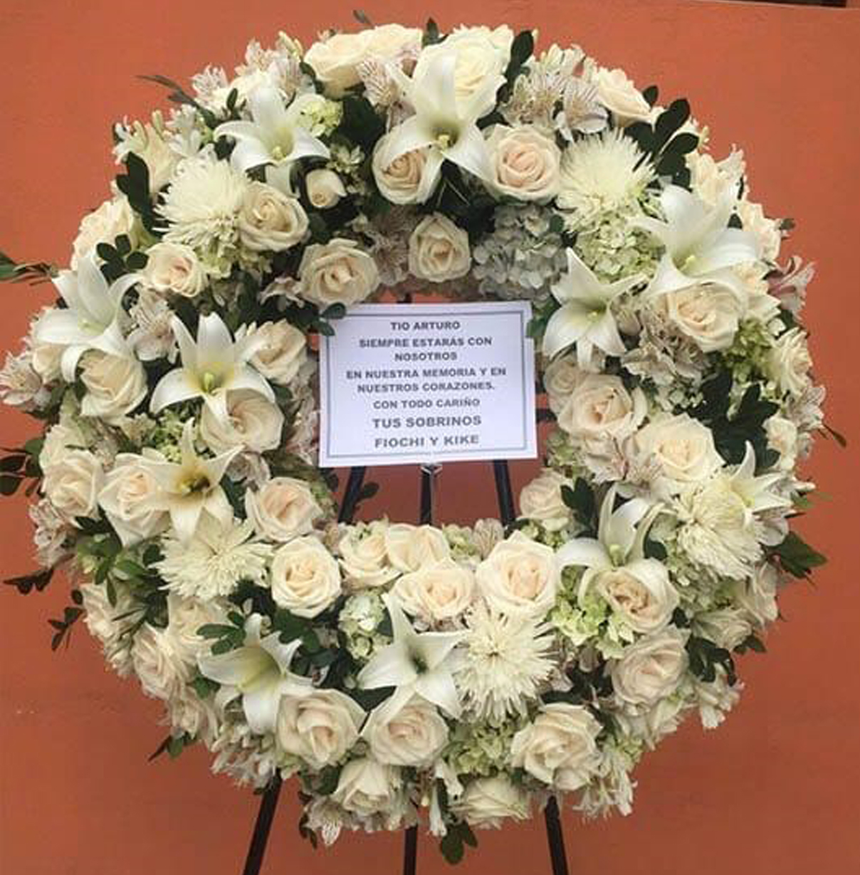 Corona de Liliun y Rosas Blancas