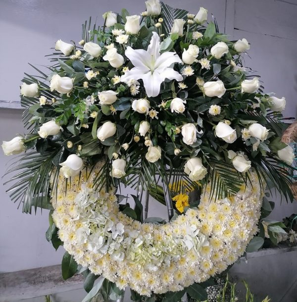Corona Fúnebre Rosas Blancas