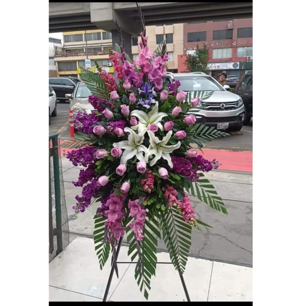 Trípode Fúnebre de Rosas Rosadas
